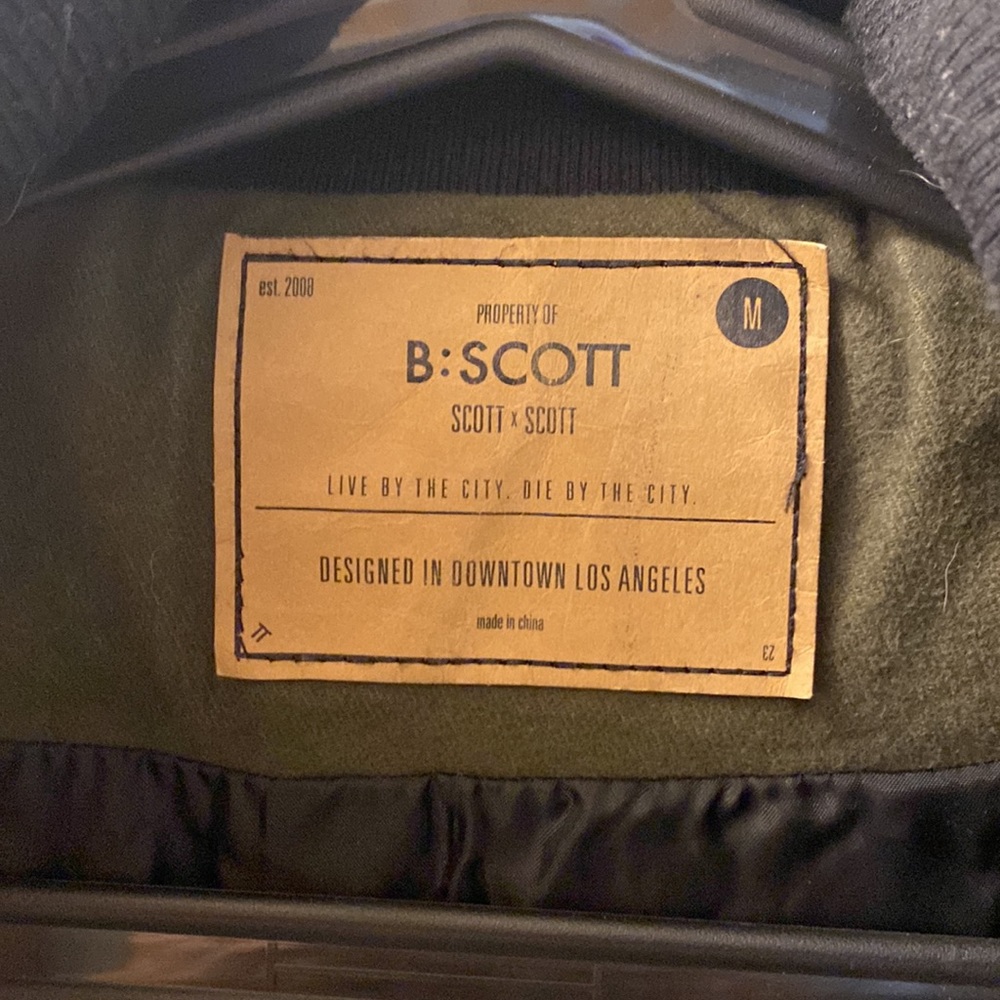 Men’s Coat - Picture 3 of 5